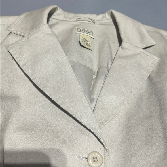 L.L. Bean Women’s Shell Jacket Button-Down - Picture 6 of 10